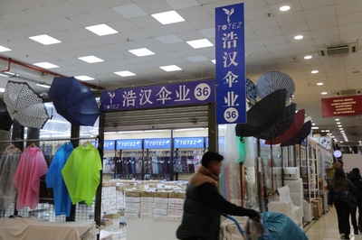 西班牙 華人百元店成了風(fēng)靡全境的“購(gòu)物天堂”與批發(fā)貿(mào)易樞紐